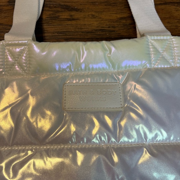 BATH & BODY WORKS WHITE IRIDESCENT PUFFER TOTE GIFT BAG BLACK FRIDAY 2023 - Picture 6 of 8